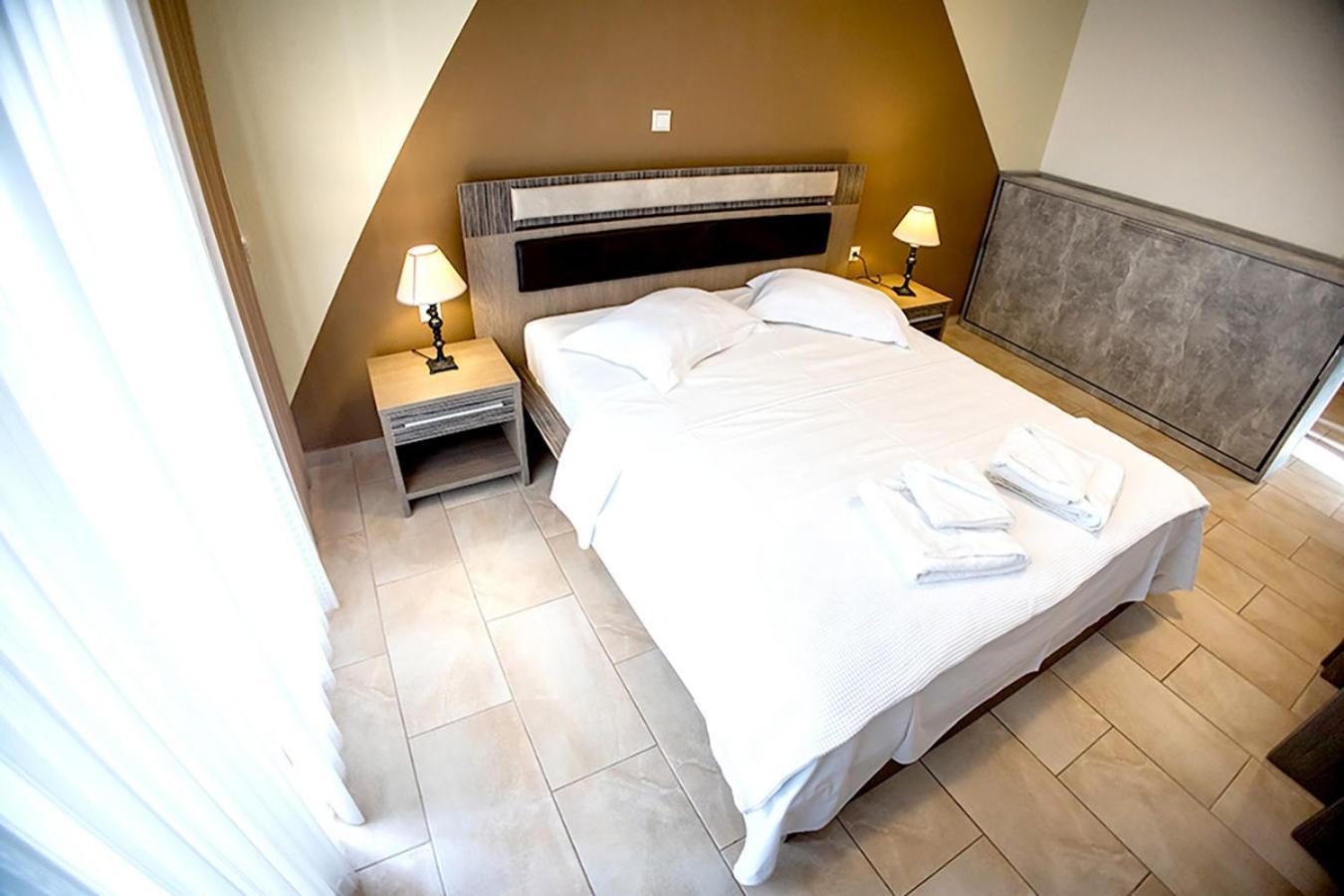 Dafni'S Seaside Luxury Studios Nikíti Eksteriør bilde